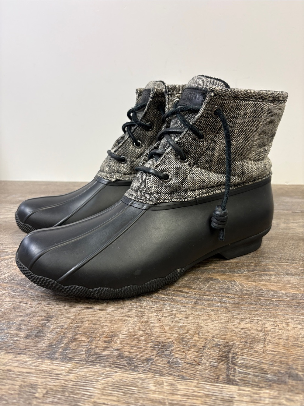 Sperry Saltwater Black Tweed Waterproof Duck Boots Women’s Size 8